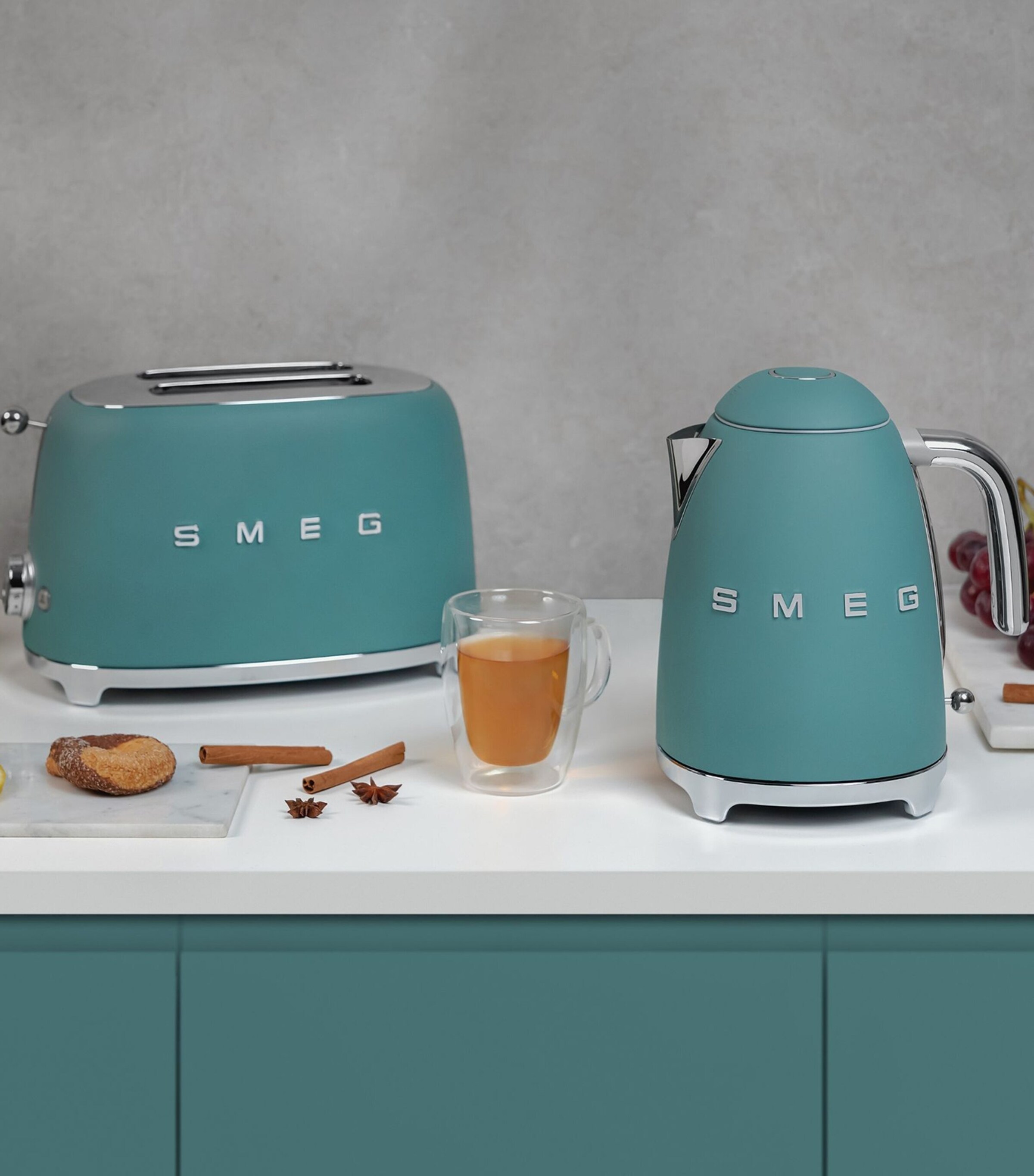 Smeg 2-Slice Toaster Emerald Green Image 3