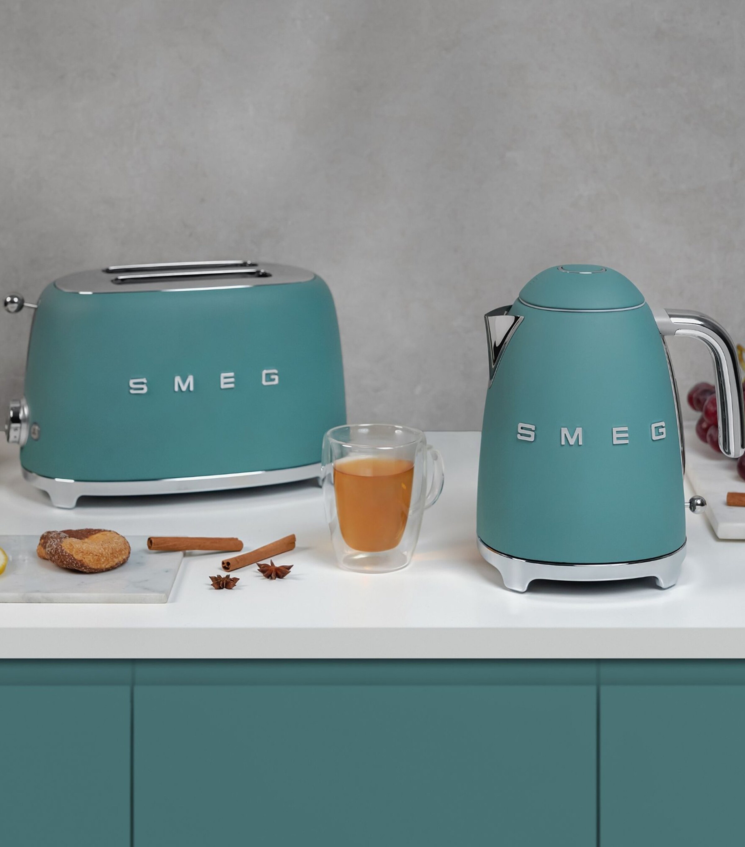 Smeg 2-Slice Toaster Emerald Green Image 3
